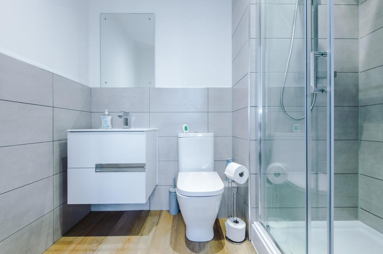 New! Stylish 2-bed In By 53 Degrees - Amazing Location, Ideal For Small Groups - Sleeps 4! * Manchester
